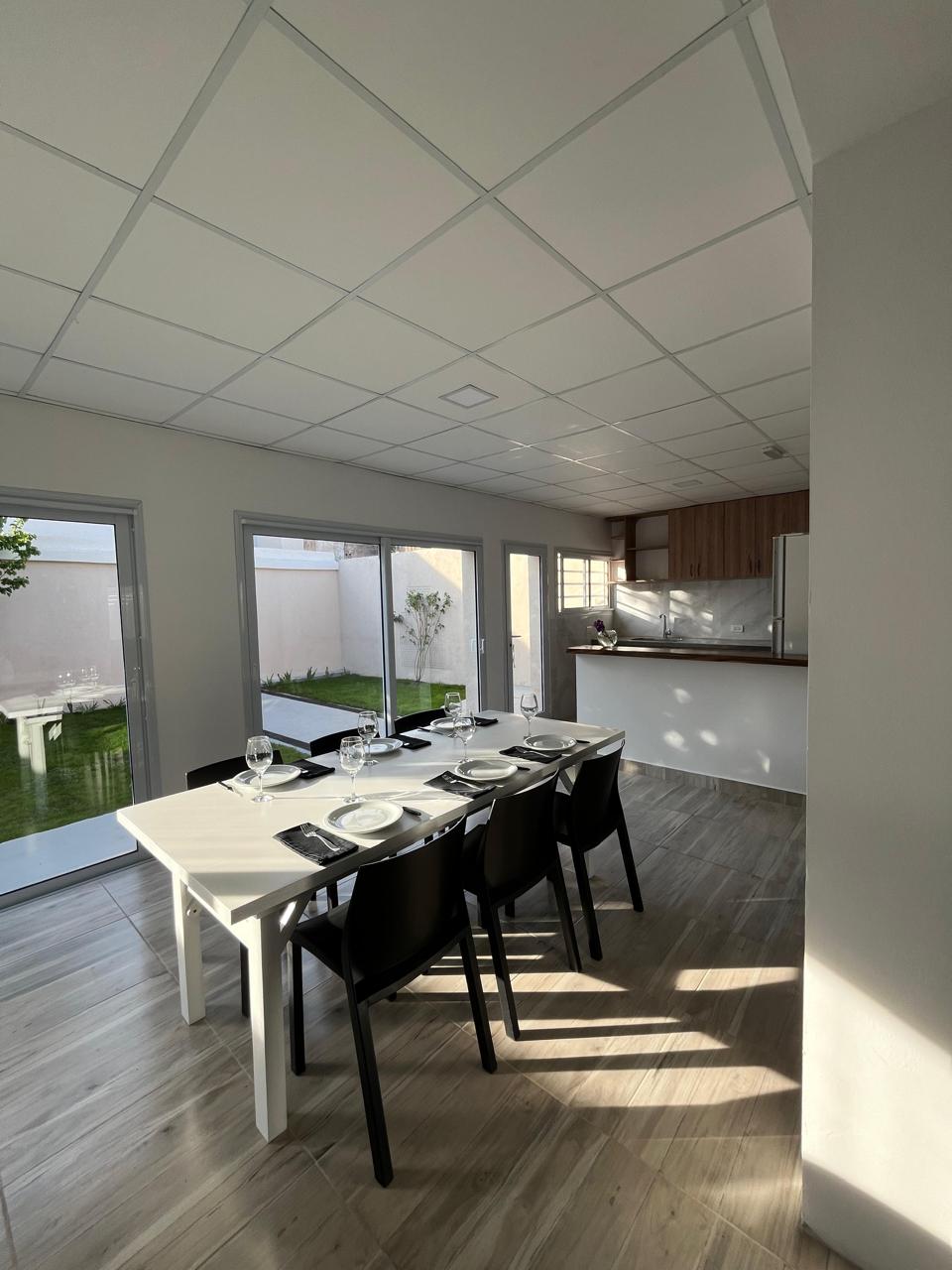 Salón totalmente equipado